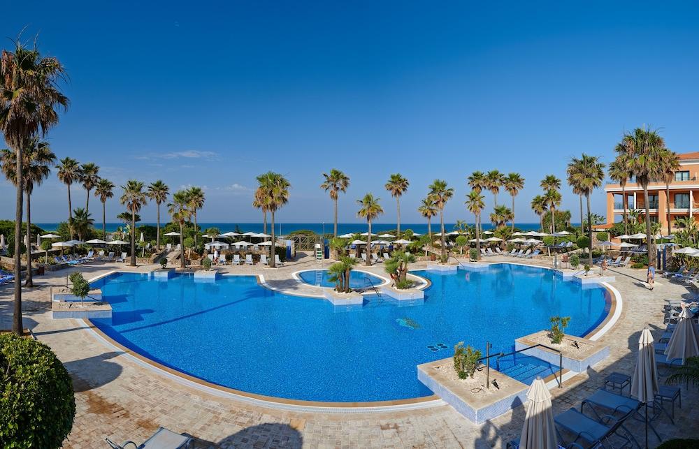 Hipotels Barrosa Palace & Spa Chiclana de la Frontera Zewnętrze zdjęcie Pool at the Nissi Beach Hotel