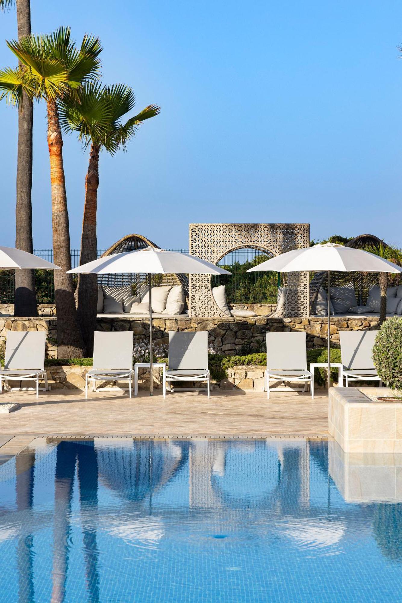 Hipotels Barrosa Palace & Spa Chiclana de la Frontera Zewnętrze zdjęcie The pool at the Phoenicia